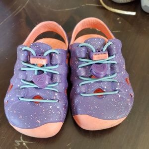 Toddler size 4 keen sandals. New without tags